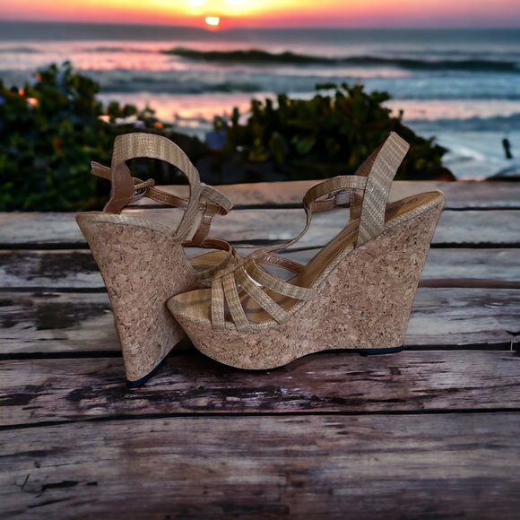 De Blossom Collection cork wedge platform sandals made with vegan faux leather - Picture 5 of 16